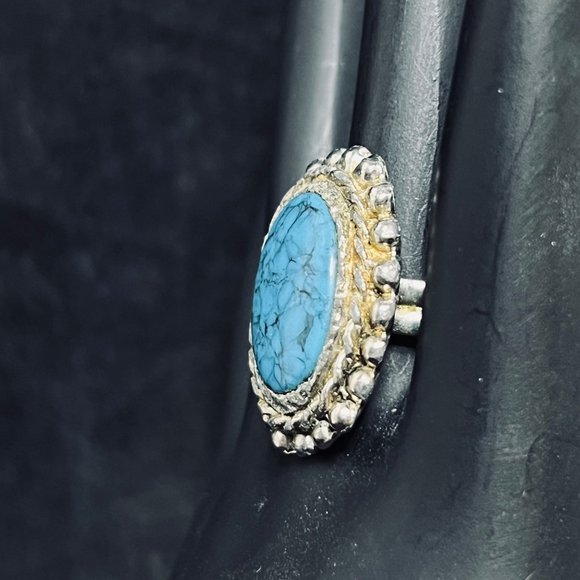 Vintage Chunky Faux Turquois Adjustable Ring (R351) - Picture 3 of 6